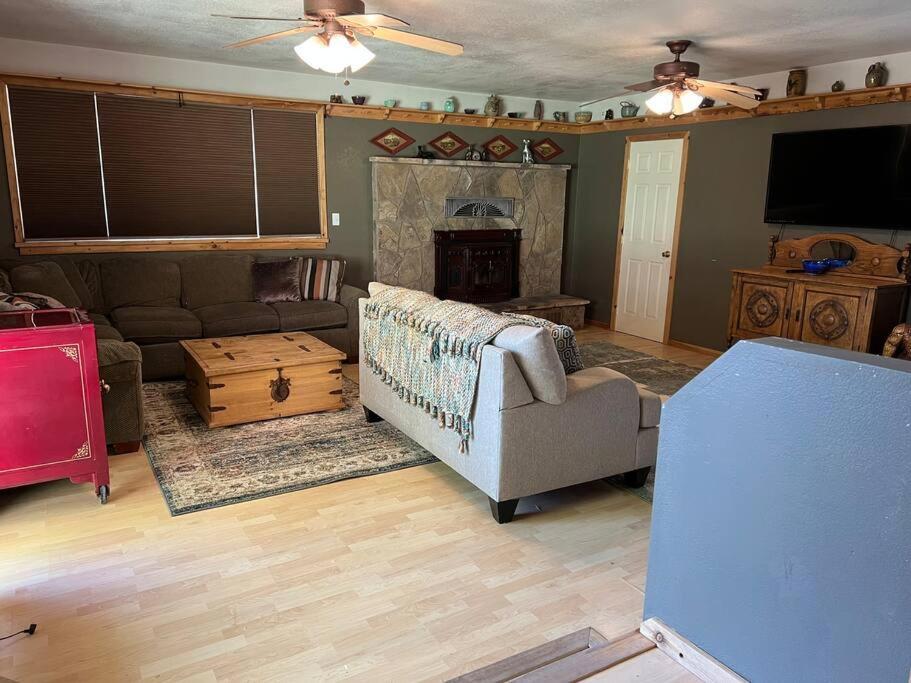 Eclectic Farm Stay Near Redmond Εξωτερικό φωτογραφία